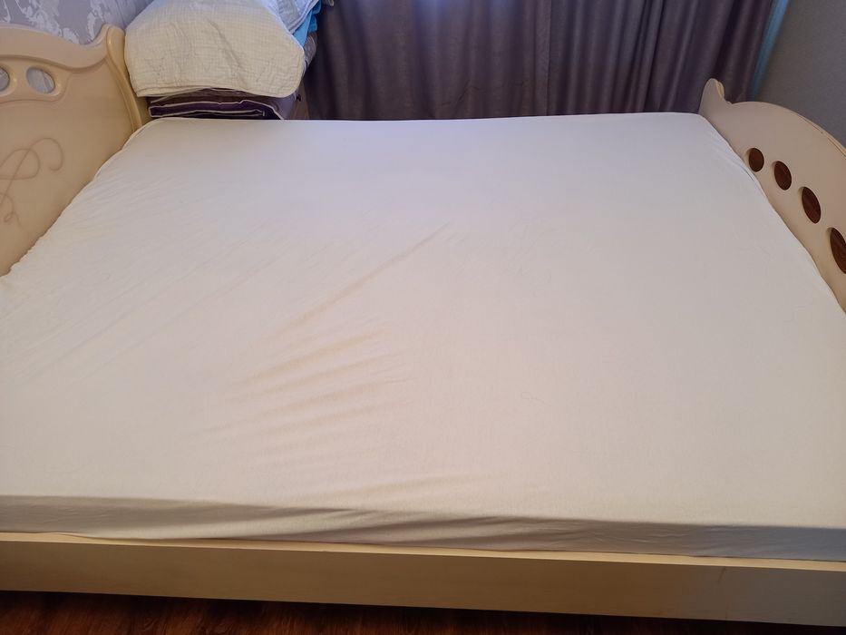 Двухместный спальный кровать