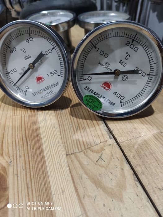 Термометр биметаллический.