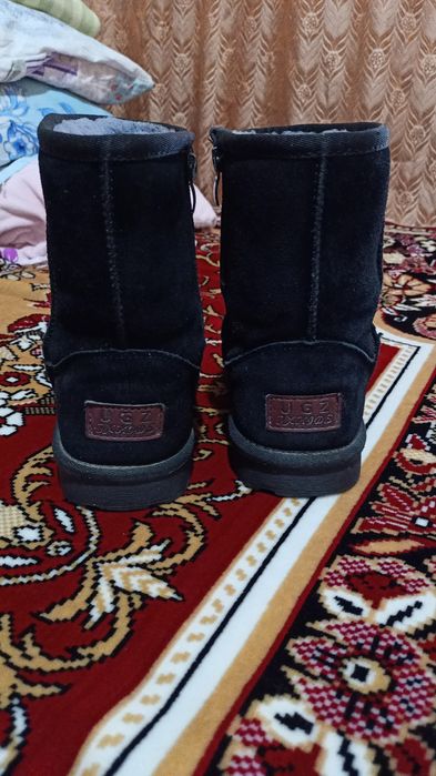 Продам угги черные, натуралка