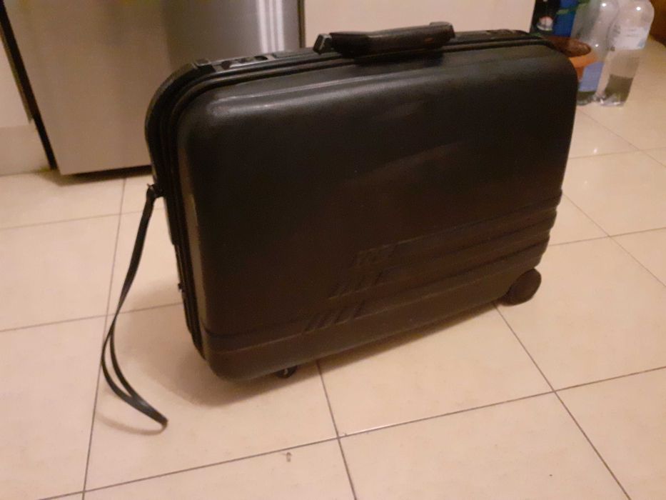 troler diplomat mare cu cifru