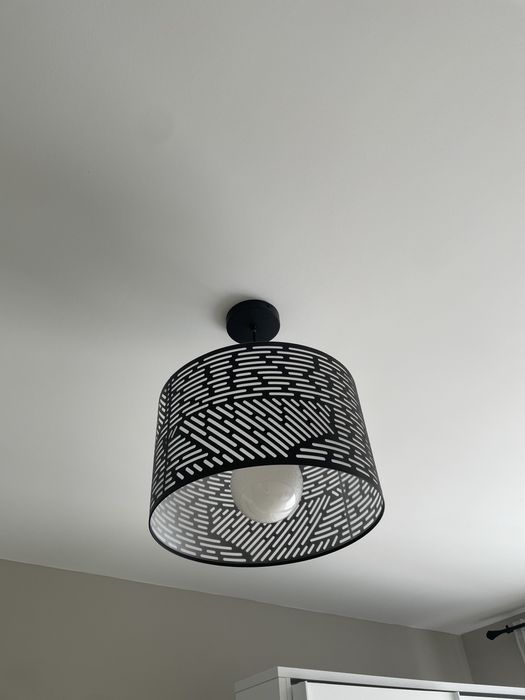 Plafonieră rotundă cu abajur model geometric