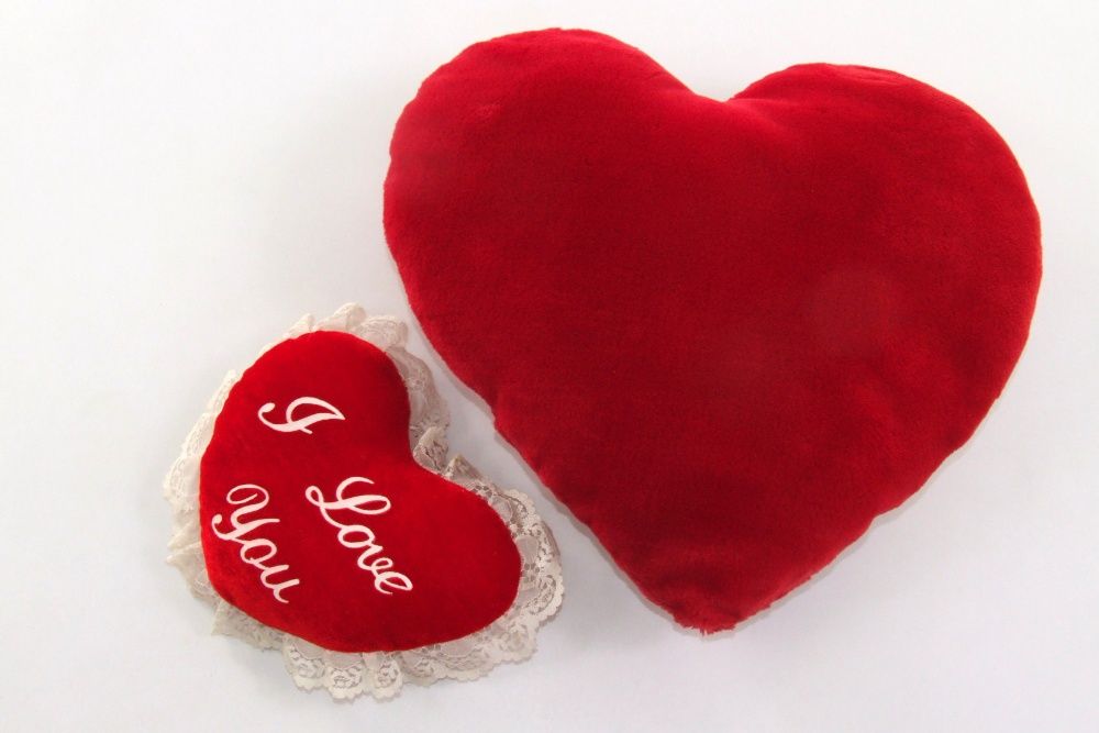 2 Inimi, pernute din silicon si plush - moi, placute, fine, NOI !