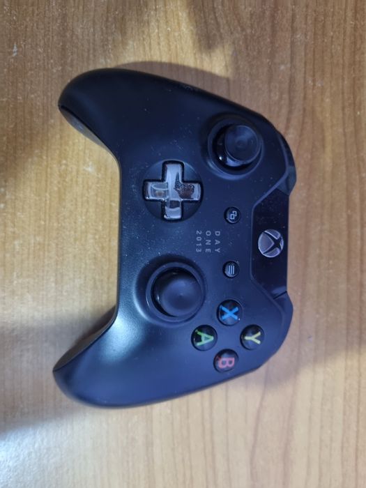 Vând un Xbox one x de un 1Tb