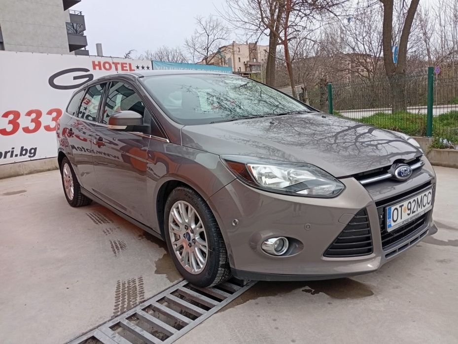 Vând Ford focus anul 2012