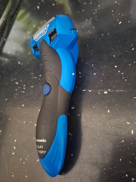 Продавам самобръсначка Панасоник.