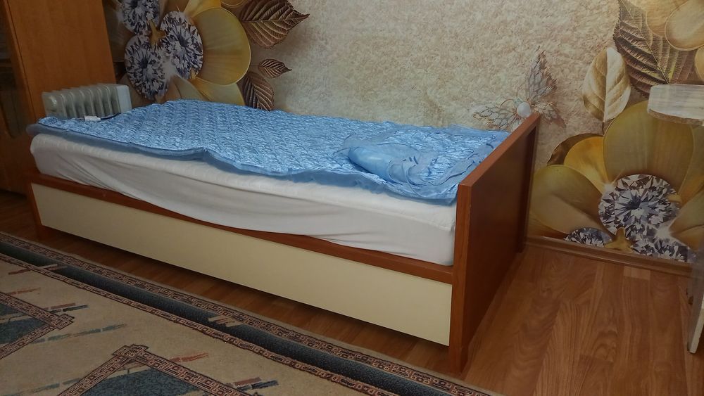 Продам спальный гарнитур