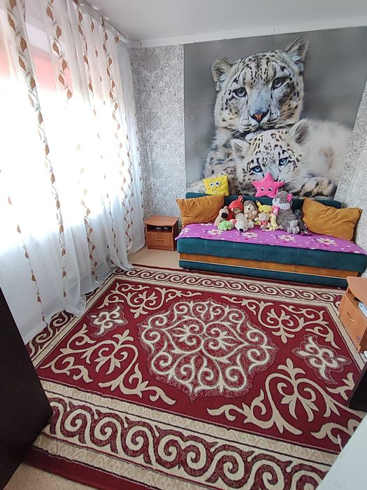 4 комн.. малогабаритную, 4 мкр, 26 дом , 5 этаж.