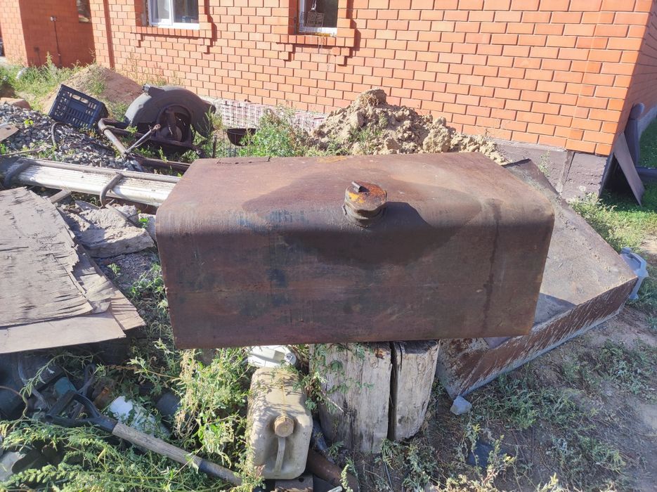 Продам топливный бак .