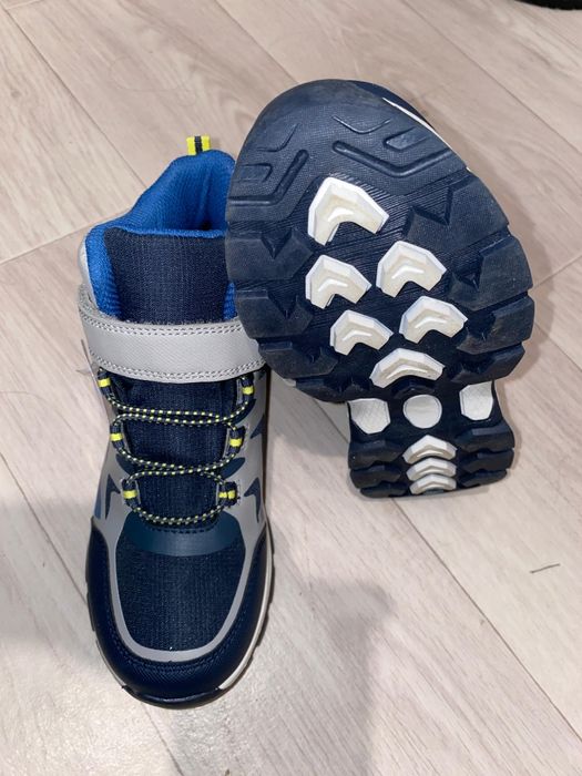 Ботинки и кросовки, новые, теплые.