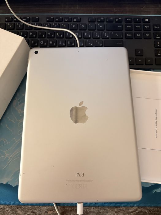 Продам iPad 6th Generation 128 GB