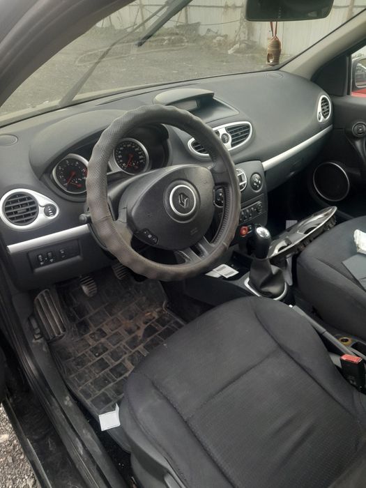 Продавам рено клио на части