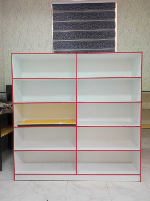 Продаëтся витринный шкаф для магазинов