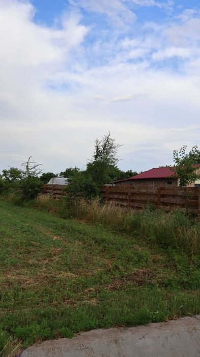 Teren intravilan 1350mp, Cuca-Galați, utilități, livadă, seră