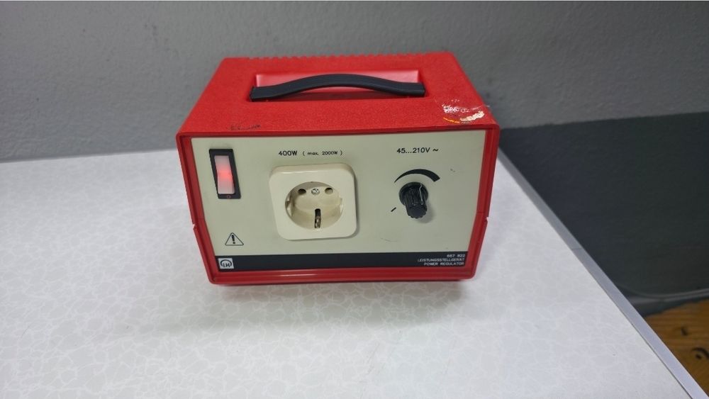 Трансформатор, регулатор и трифазен трансформатор за ниско напрежение.