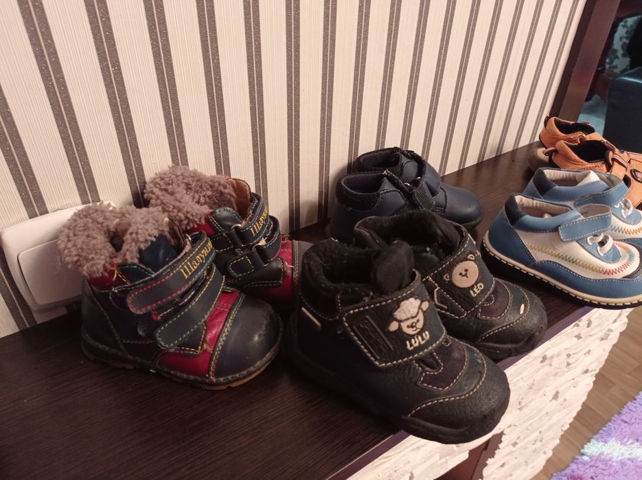 Продам детскую обувь