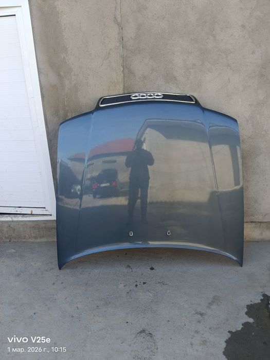 Капот на Ауди с 4