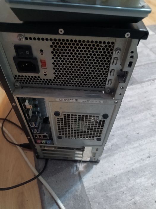 Unitate Gaming Xeon 1270 (i7 6700) octa core + 8gb ddr+ rx550 4gb