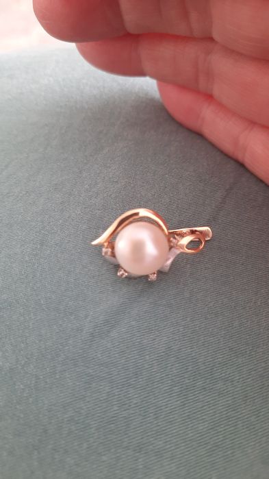 Серьги золотые  с бриллиантами