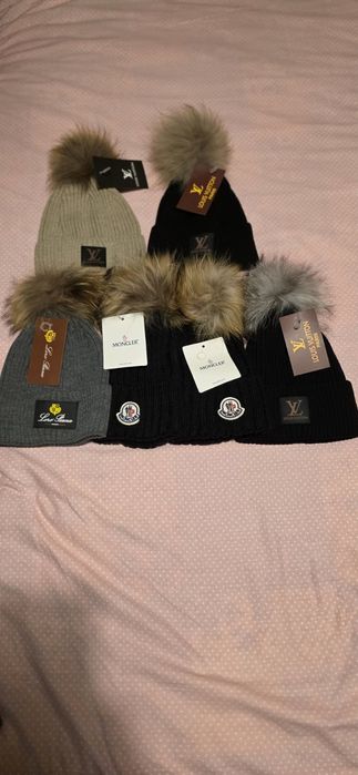 Дамски Зимни Шапки.