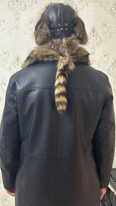 Продам куртку с  мехам  волка