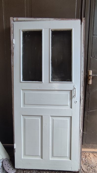 Дверь деревянная