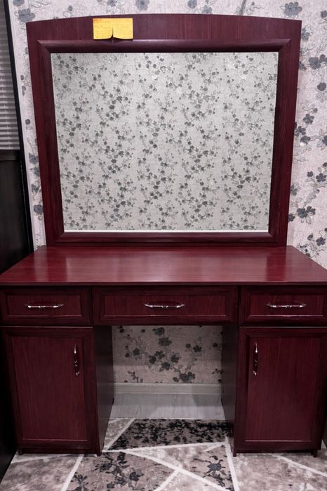 Dvux spalniy, tualetniy stol birga, alohida ham olish mumkin