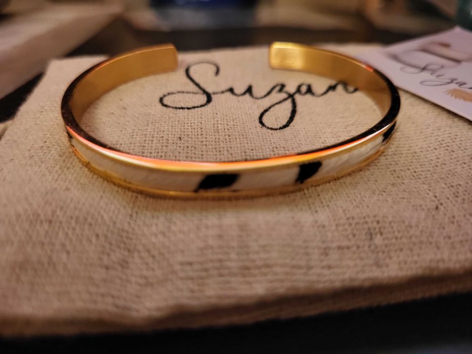 Твърда гривна с касъм