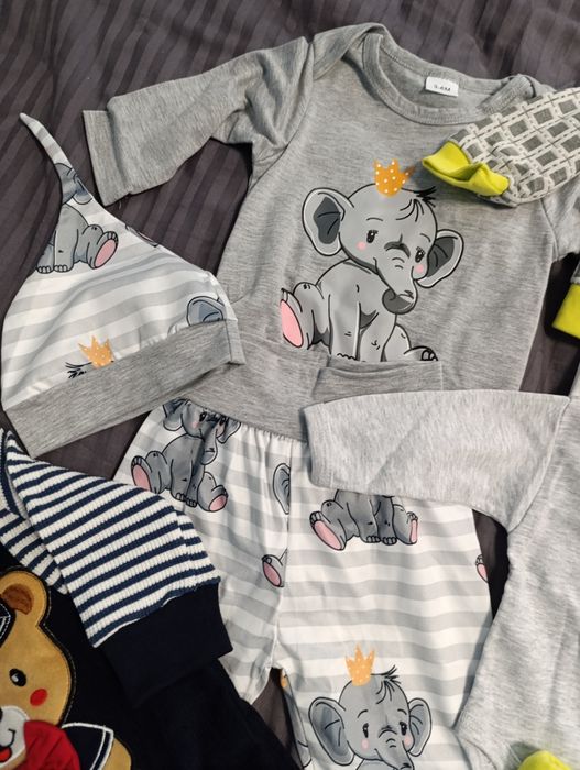 Нови бебешки комплекти + боди с етикети – всички за 85 лв (4 комплекта