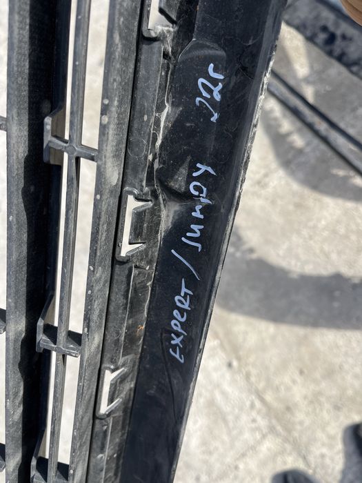 Решетка Peugeot Partner/Citroen Jumpy 2022