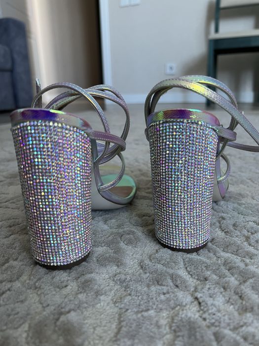 Продам босоножки