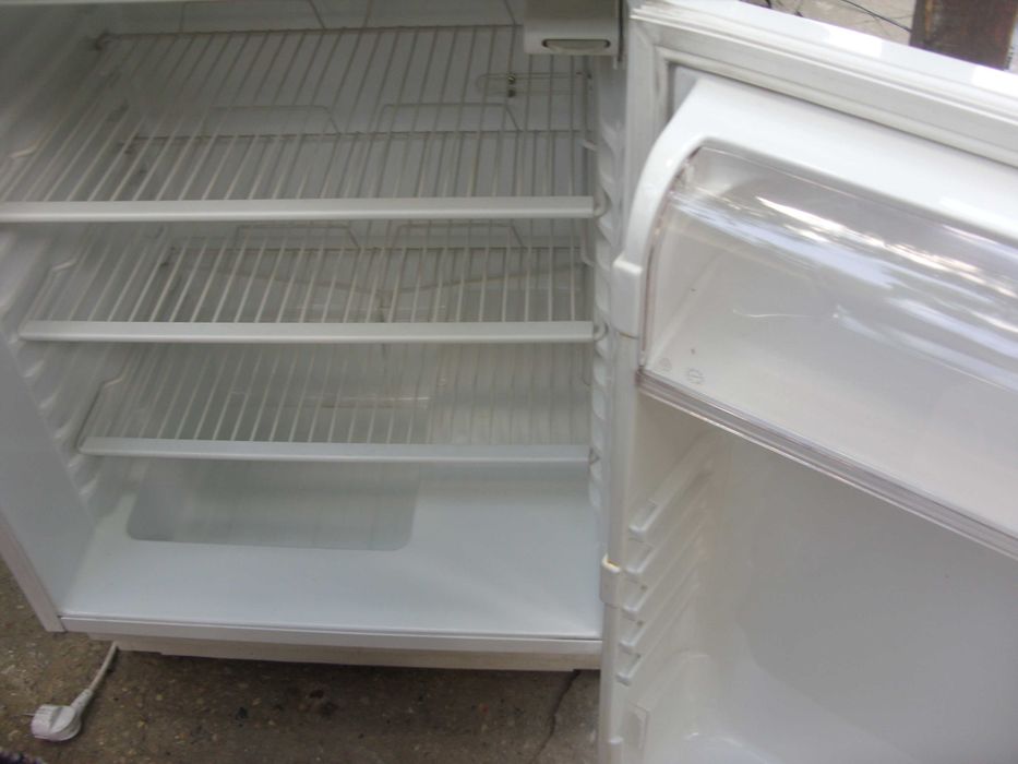 frigider mic candy  cu congelator