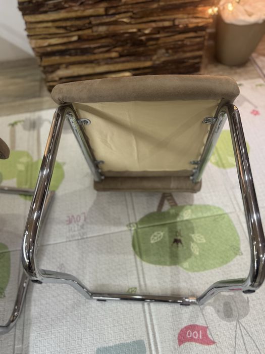 Бежови трапезни столове Кадифе 43/60/98 СМ