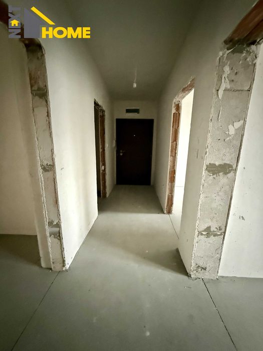 Тристаен апартамент в новопостроена жилищна сграда, със собствен двор