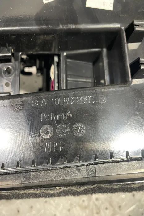 Consola centrala A 105852206C Mercedes-Benz E-Class