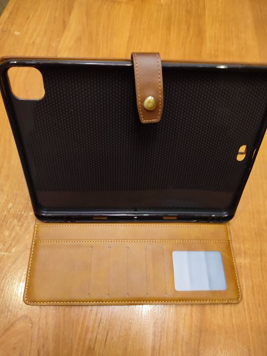 Продам чехол новый