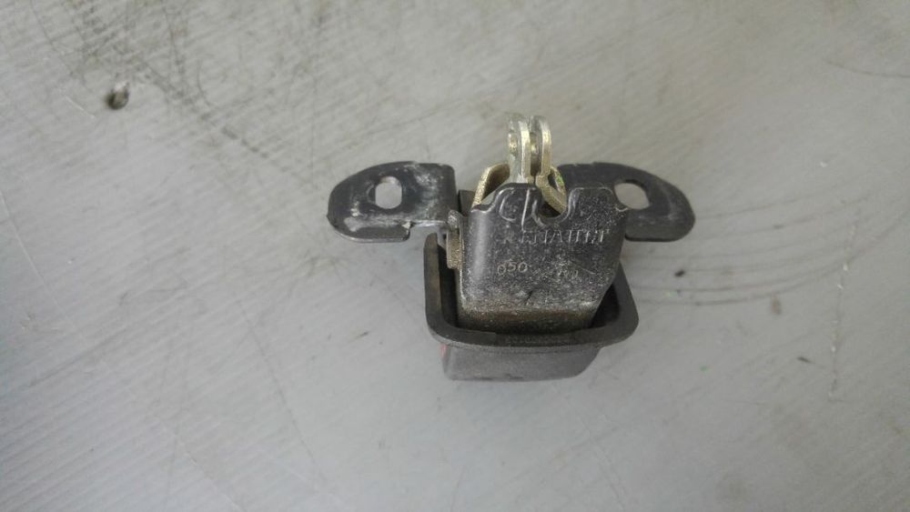 broasca set mecanism stanga spate portbagaj dacia logan mcv 8200509135
