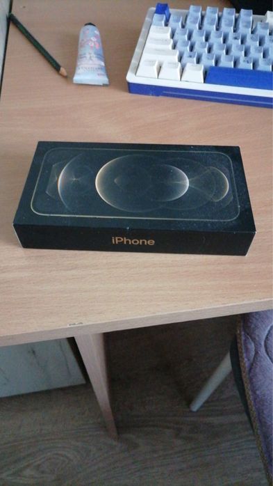 Iphone 12 pro Золотистого цвета