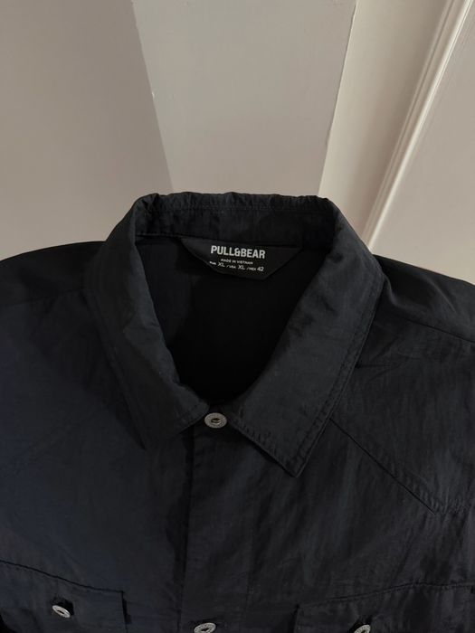 Черная ветровка Pull&Bear