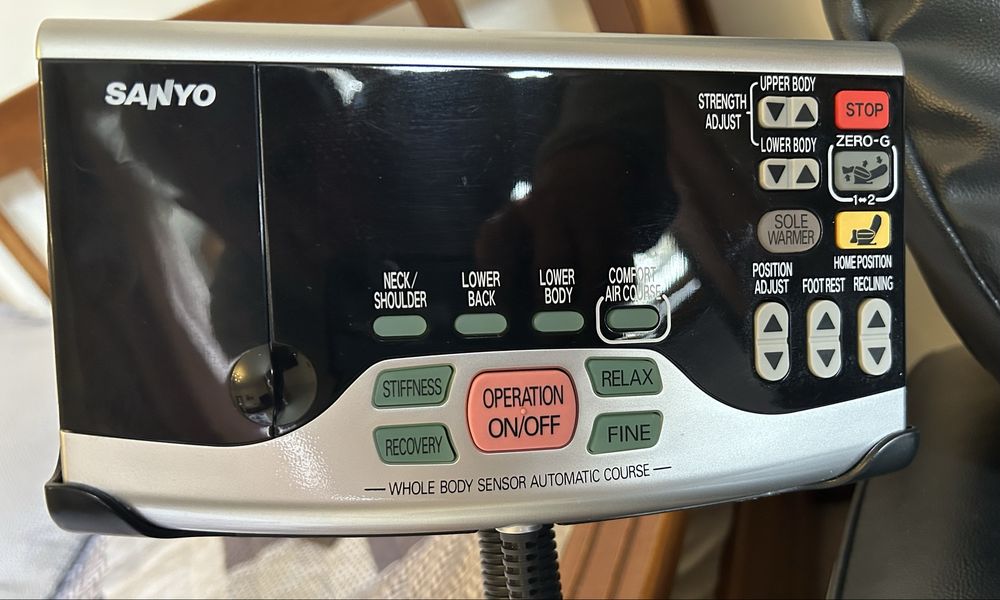 Массажное многофункциональное кресло Япония Sanyo DR7700