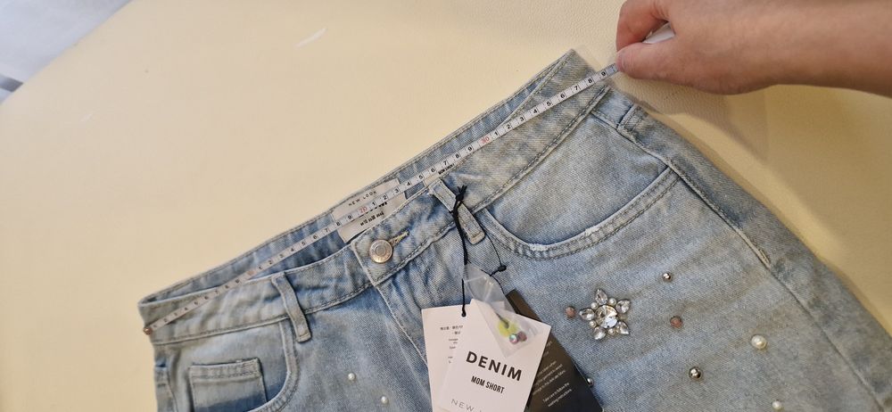 Vand pantaloni scurți de blugi eur38