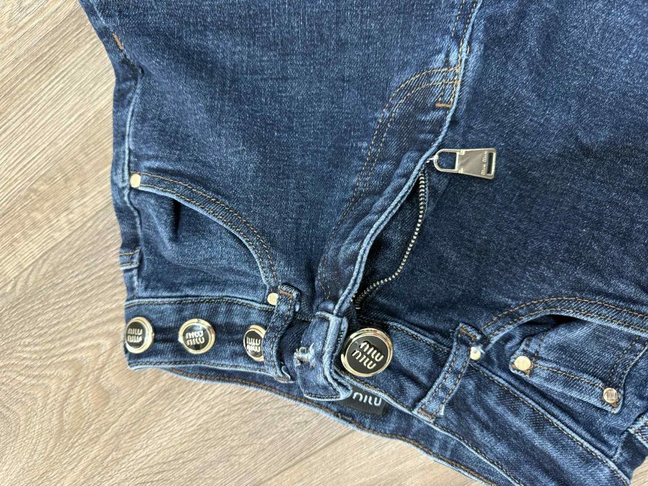 Продавам дънки Miu miu, Loewe