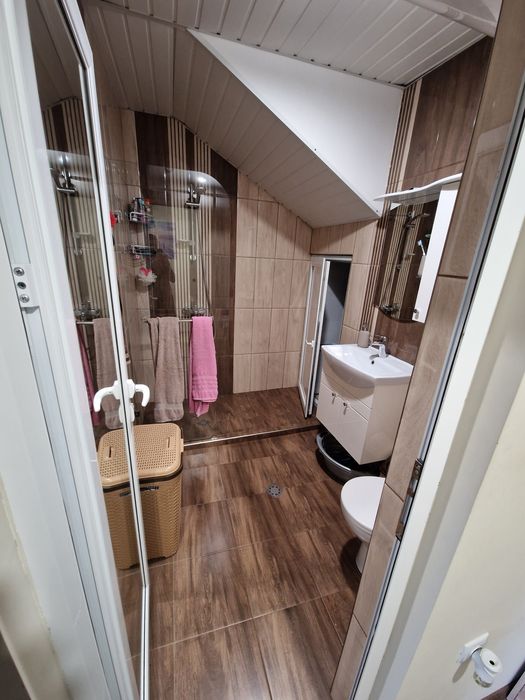 Двустаен апартамент на втори етаж в кв.Зона Б