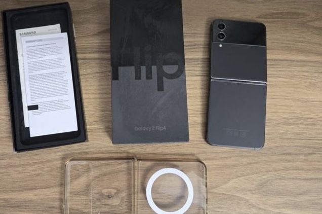 Samsung Z flip 4 идеал срочно