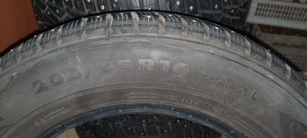 Шипованые. Новые. Nokian.