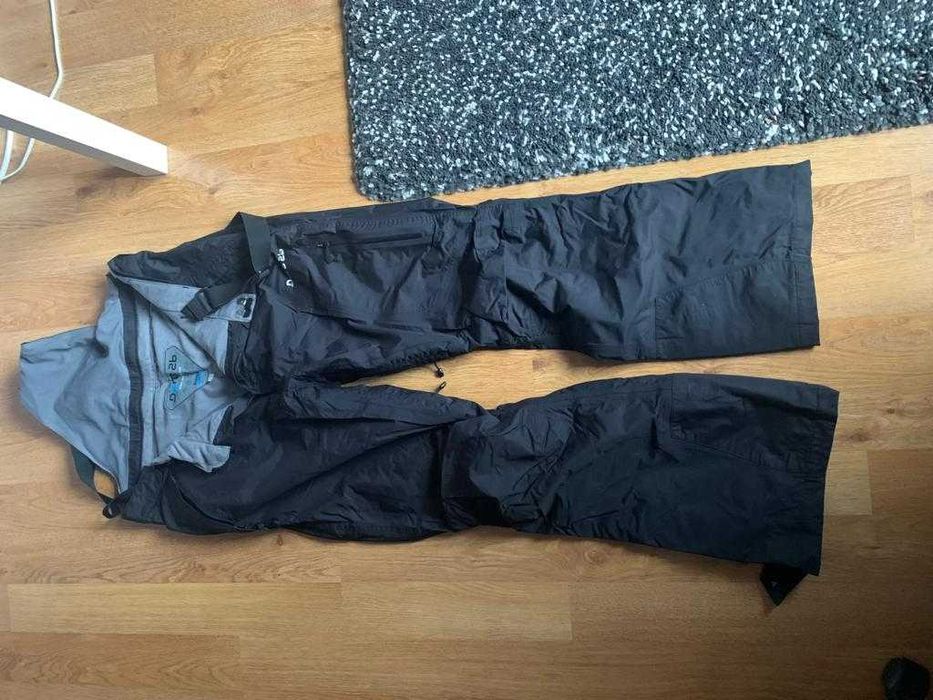 Costum de schi (geacă + pantaloni)