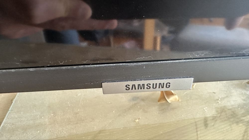 Продавам Samsung 40" 4K Ultra HD Smart TV – много запазен!