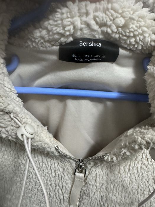 Blanita Bershka cu gluga