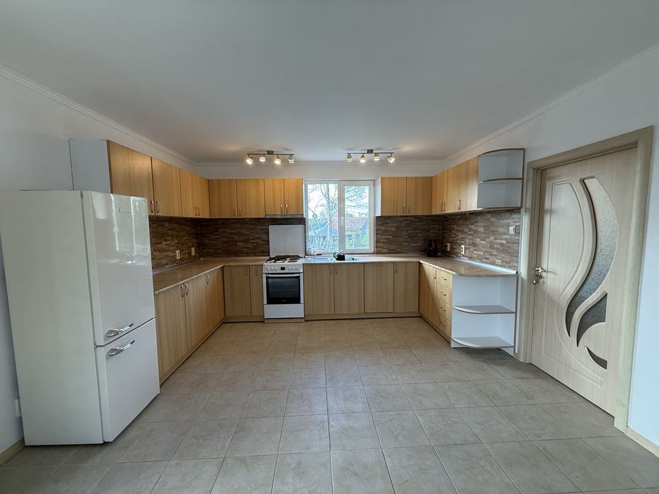 Дава се под наем Къща в с. Ново Ботево, Област Добрич - 111 кв.м за 550 € - Снимка #3