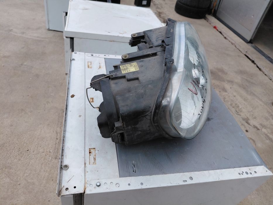 Десен фар за VW touran/caddy 2004-2010г
