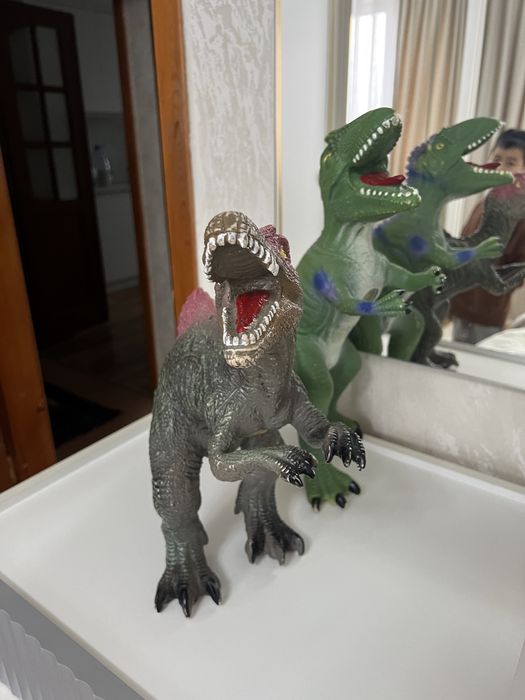 Продам Динозавров